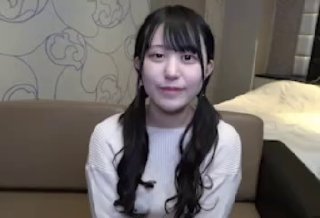 乖巧可愛的小女人，顏值很高跟小哥啪做愛直播好騷啊，配合小哥各種姿勢無套抽插，高跟誘惑叫的好騷射肚子上